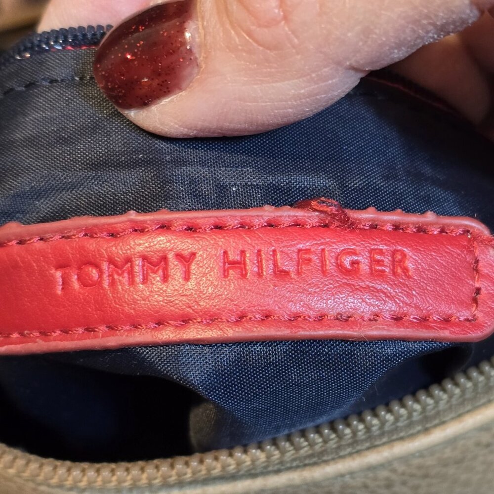 Tommy Hilfiger Crossbody Bag Purse Pockets Adjustable Strap Faux Leather 8" x 8" - Picture 9 of 14